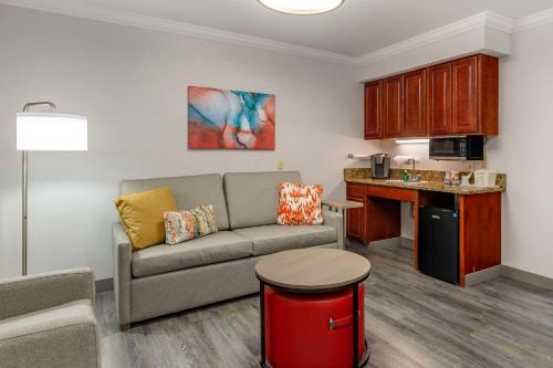 Η κουζίνα ή μικρή κουζίνα στο Comfort Inn & Suites