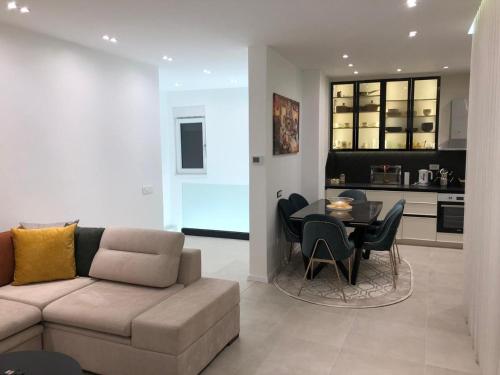 Kuchyň nebo kuchyňský kout v ubytování Heart of Mitrovica