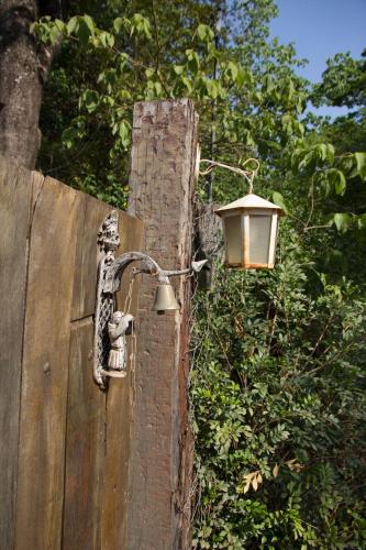 a street light attached to a wooden fence at Abrigo Cipó in Serra do Cipo