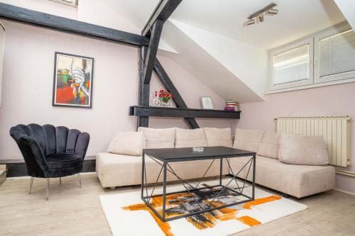 Ruang duduk di He-Ra Apartments with Free Parking