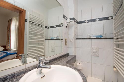 Koupelna v ubytování Inselhotel Cornelius