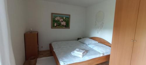 Cama o camas de una habitación en Ferienhaus Pieschl