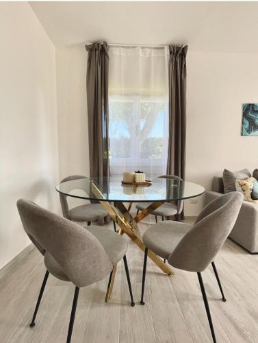 Χώρος καθιστικού στο Seafront duplex villas sea view and spacious gardens