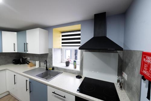 Aaron Wise - 51 Fitzhamon Apartments photo 47