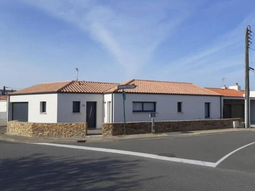 Photo de la galerie de l'établissement Maison à la chaume proche plage sauvage 3chambres, à Les Sables-dʼOlonne