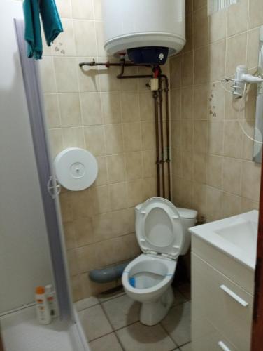 Ένα μπάνιο στο n4 studio 5 personnes candedo