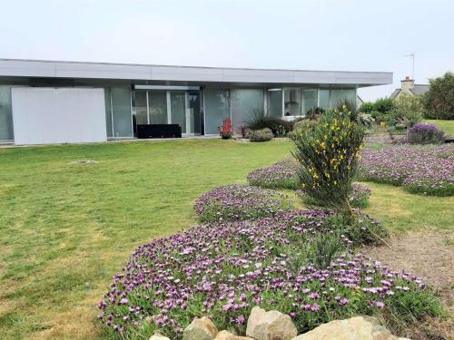 Villa plain-pied, jardin, vélos et kayaks, à 370m de la plage à Landrellec. - FR-1-368-346