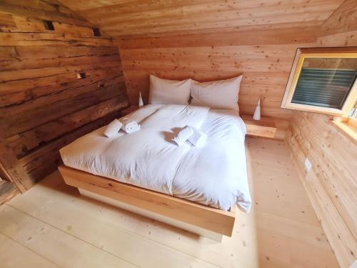 Postel nebo postele na pokoji v ubytování Rustic Alpine 1BR Getaway- Unwind and Reconnect