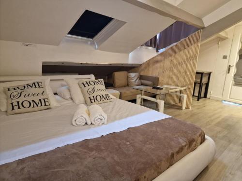 Studio atypique central mais calme, quartier VIP, plage 50m