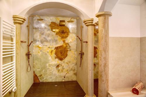 Ένα μπάνιο στο Ferienwohnung Lapislazuli