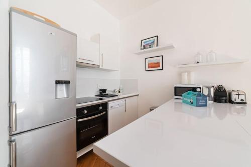 Luxe 1BR Gem Steps from the Louvre Opera