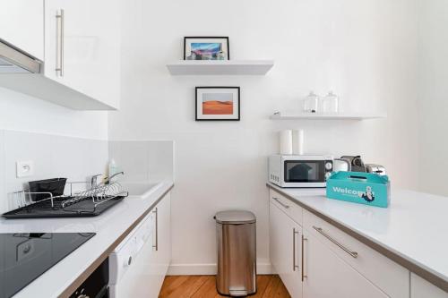 Luxe 1BR Gem Steps from the Louvre Opera