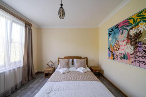Una cama o camas en una habitación de Jean Chardin Dilijan
