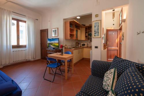 Vanni Apartment by Mamo Florence