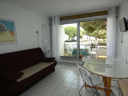 Studio Cabine avec Piscine, Loggia et Parking à 150m de la Plage, La Grande-Motte