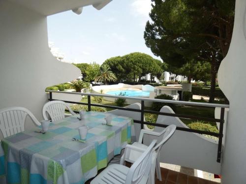 Studio Cabine avec Piscine, Loggia et Parking à 150m de la Plage, La Grande-Motte