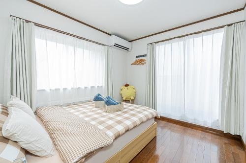 a bedroom with a bed and a large window at Asakusa-Ginza-Skytree-Stn-4min-95sqm-Garage-2WC-2Swr in Tokyo