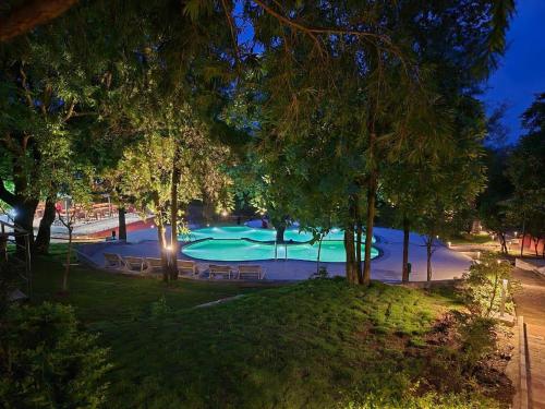 Bazén v ubytování Citrus Prime Hill Queen Resort nebo v jeho okolí