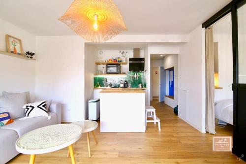 Kuchyň nebo kuchyňský kout v ubytování Oasis de bohème, plage à pied