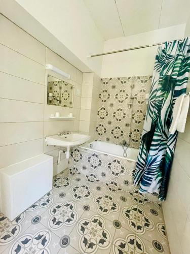 Photo de la galerie de l'établissement Grand hôtel de l'Europe, à Vals-les-Bains