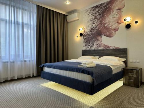 Postel nebo postele na pokoji v ubytování Grand Way Hotel