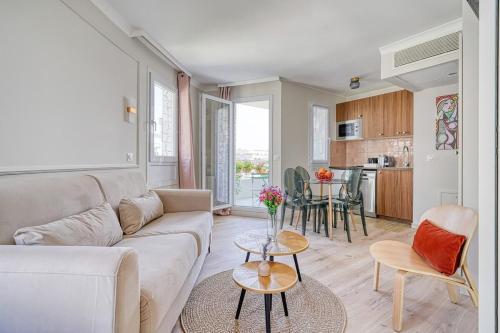 Η κουζίνα ή μικρή κουζίνα στο Elegant Suite Inn Paris la Defense