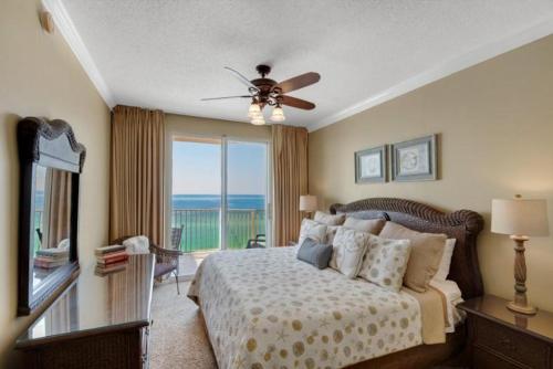 Ένα ή περισσότερα κρεβάτια σε δωμάτιο στο Majestic Sun 1013A