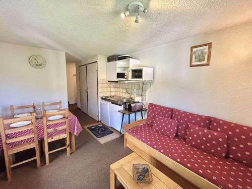 Charmant T2 à Demi-Quartier, 1 chambre, balcon, parking, casier à skis, proche forêt et espaces verts - FR-1-597-32