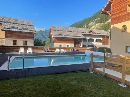 AU PIED DES PISTES D'ARVIEUX