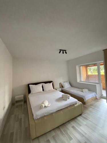 Llit o llits en una habitació de Lake City Apartment