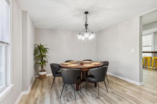 Fotografie z fotogalerie ubytování Spacious Home with Game Room - 9 mins from Cedar Point v destinaci Sandusky