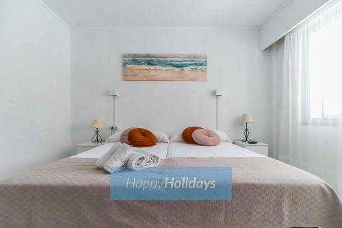 A bed or beds in a room at HH Sur Apartment