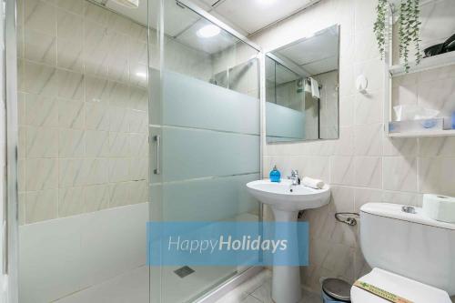 A bathroom at HH Sur Apartment