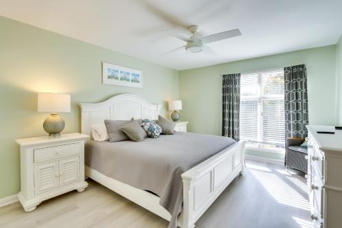 a bedroom with a white bed and a window at 2 Mi to Beach Condo with Pool Access in Hilton Head in Hilton Head Island