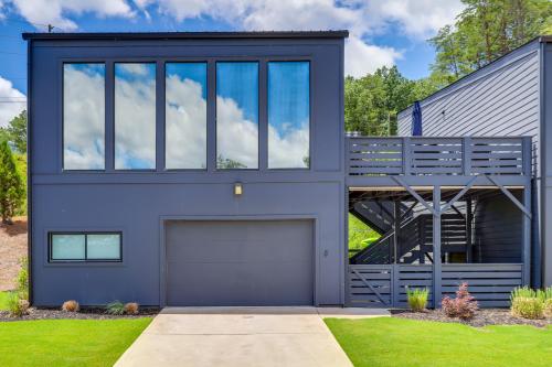 Fotografie z fotogalerie ubytování Modern and Luxe Lake Arrowhead Villa Near Marina! v destinaci Canton