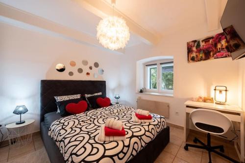 City Center Apartment with Free Parking