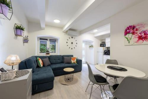 City Center Apartment with Free Parking