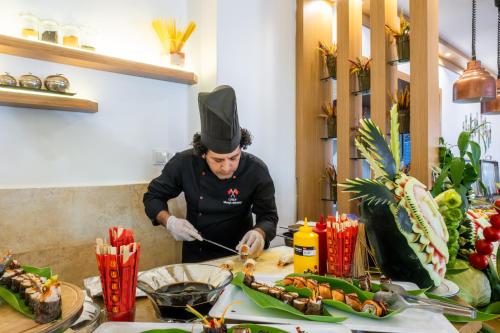 Makanan di atau berdekatan hotel