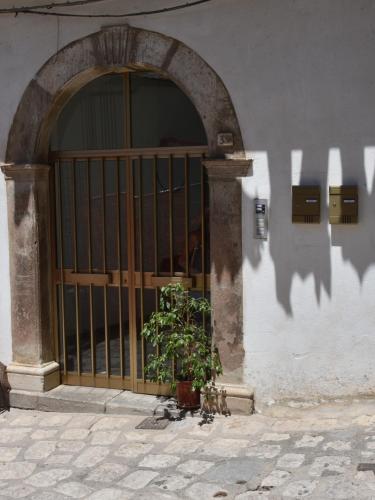 a door to a building with a plant in front at Vicolo 39 in Picerno