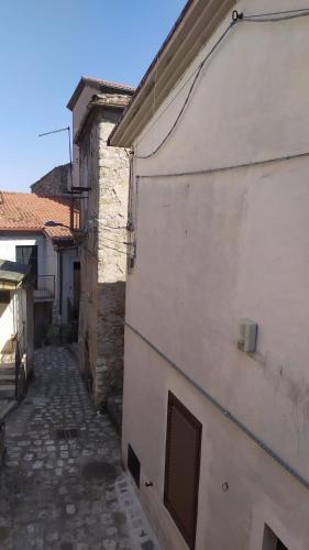 a white building with a door on the side of it at Vicolo 39 in Picerno