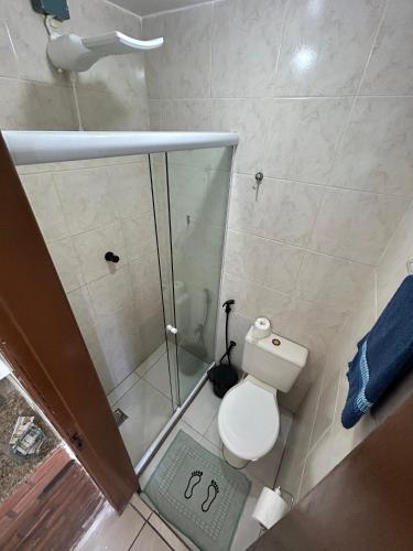 a small bathroom with a shower and a toilet at Pousada Brisa da Praia in Arraial do Cabo