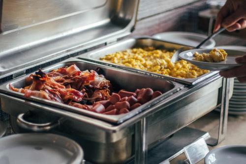 Makanan di atau berdekatan hotel
