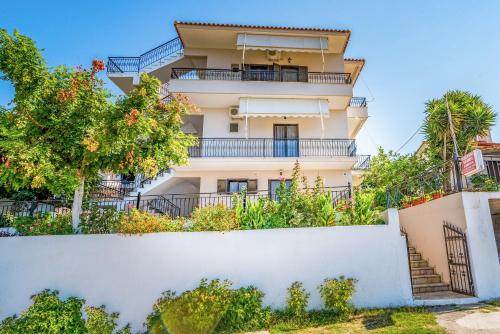 Gallery image of Kottas Apartments in Paralia Vrachou