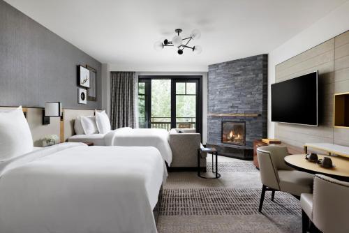 Postel nebo postele na pokoji v ubytování Four Seasons Resort Vail