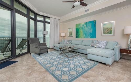 Χώρος καθιστικού στο The Oasis 2103 formerly Phoenix West II 2103 condo