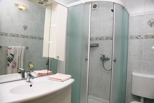 Ett badrum på Apartmani Mašković