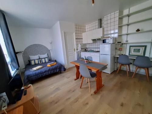 STUDIO proche PARIS RER D direct STADE de FRANCE et BERCY