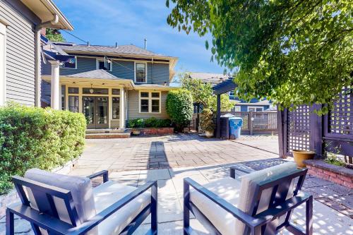 The Carriage House Image