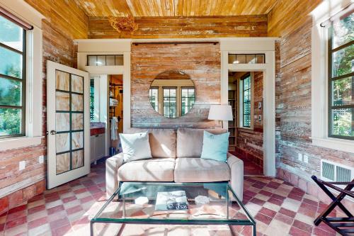 The Carriage House Image
