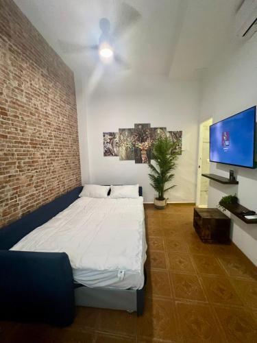 CASA NATY, Espacioso Renovado Apartamento en el Centro de Malaga
